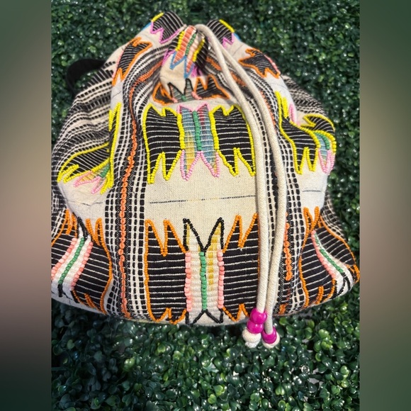 Street Level - Picture 3 of 10